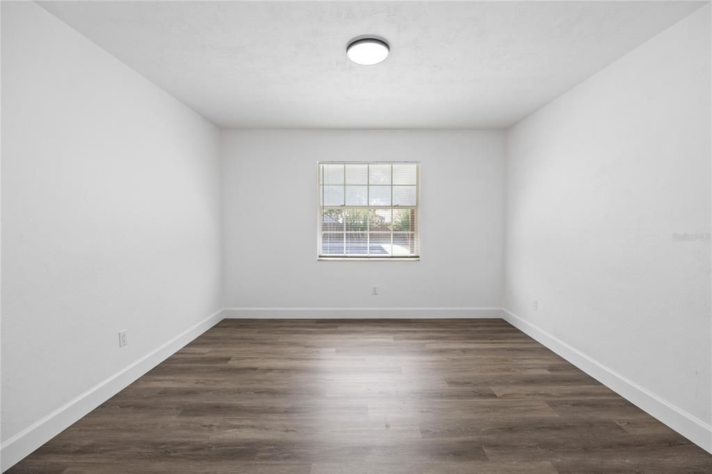 合同活跃: $469,900 (4 贝兹, 2 浴室, 2311 平方英尺)