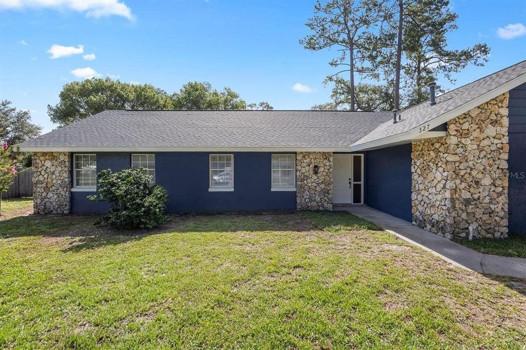 合同活跃: $469,900 (4 贝兹, 2 浴室, 2311 平方英尺)