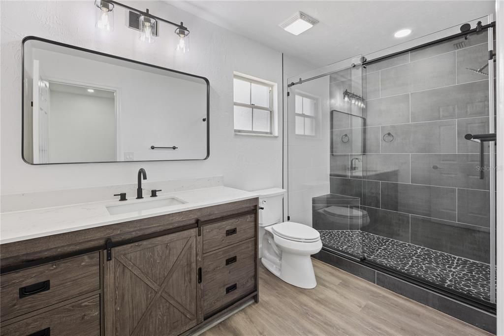 合同活跃: $469,900 (4 贝兹, 2 浴室, 2311 平方英尺)