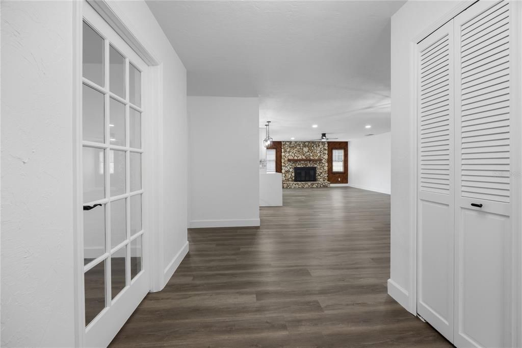 合同活跃: $469,900 (4 贝兹, 2 浴室, 2311 平方英尺)