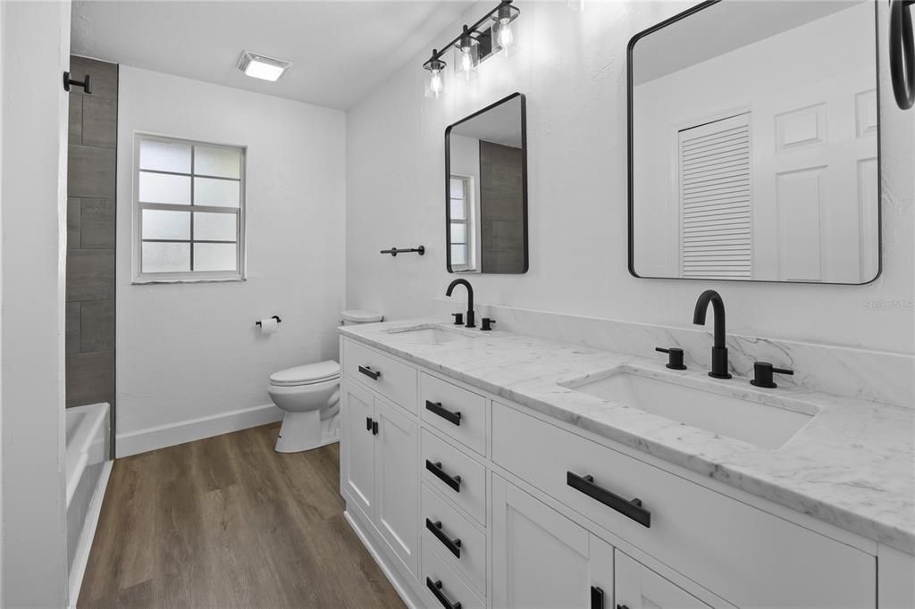 合同活跃: $469,900 (4 贝兹, 2 浴室, 2311 平方英尺)