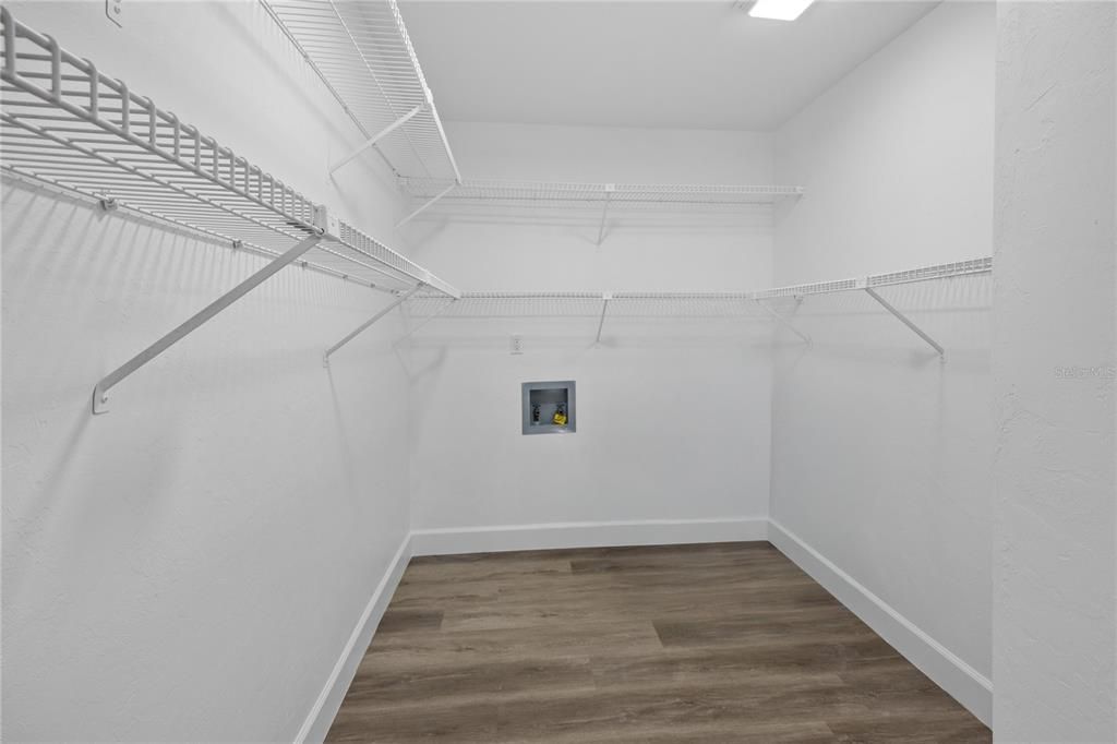 合同活跃: $469,900 (4 贝兹, 2 浴室, 2311 平方英尺)