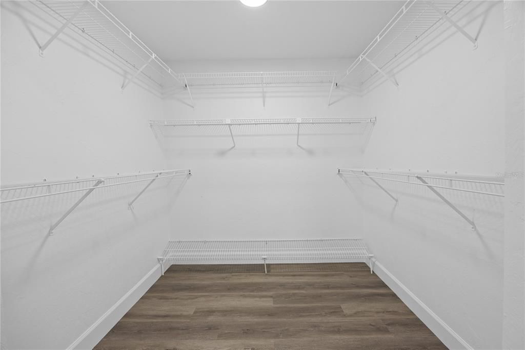 合同活跃: $469,900 (4 贝兹, 2 浴室, 2311 平方英尺)