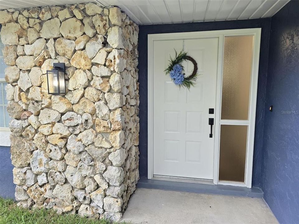 合同活跃: $469,900 (4 贝兹, 2 浴室, 2311 平方英尺)