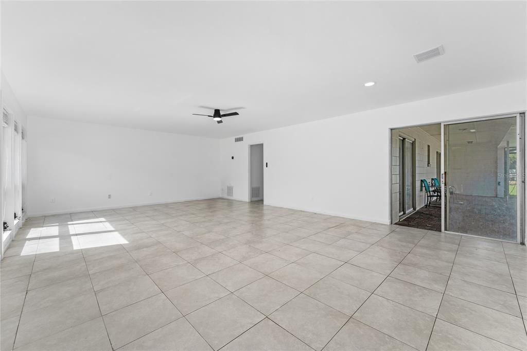 For Sale: $209,000 (2 beds, 2 baths, 1398 Square Feet)