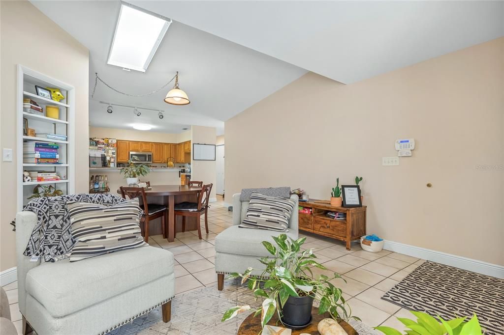 待售: $950,000 (9 贝兹, 0 浴室, 4418 平方英尺)