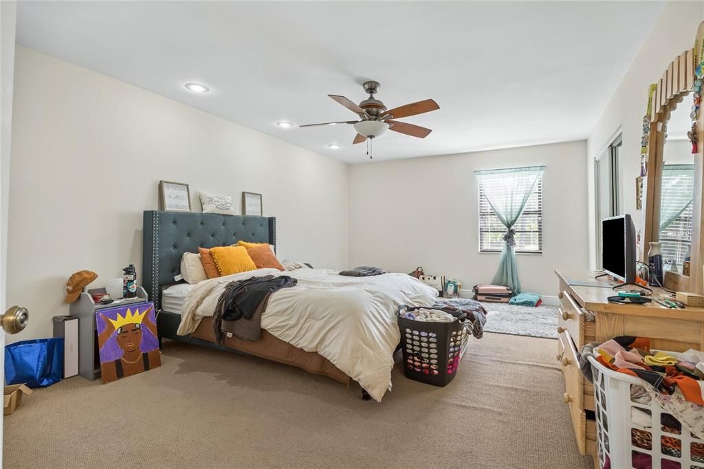 待售: $950,000 (9 贝兹, 0 浴室, 4418 平方英尺)