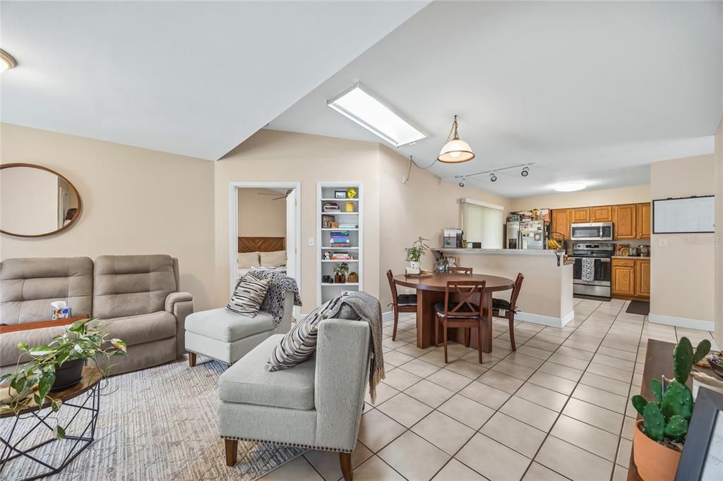 待售: $950,000 (9 贝兹, 0 浴室, 4418 平方英尺)