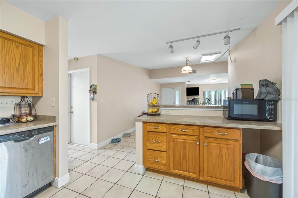 待售: $950,000 (9 贝兹, 0 浴室, 4418 平方英尺)