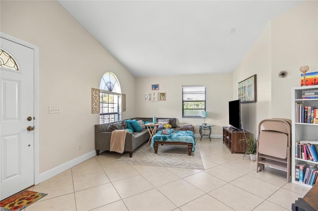 待售: $950,000 (9 贝兹, 0 浴室, 4418 平方英尺)