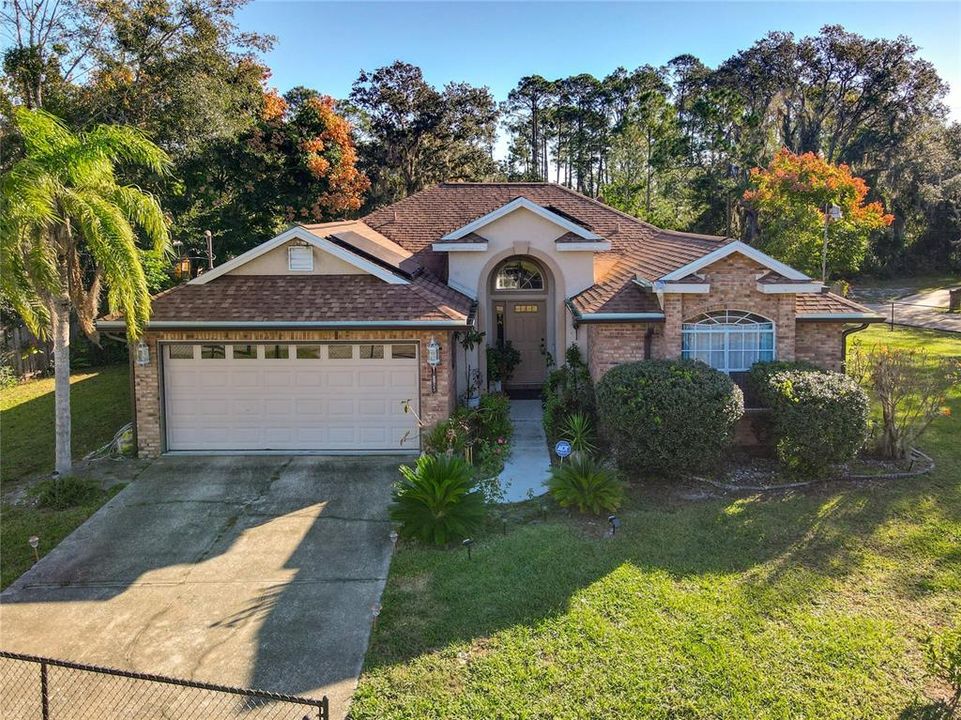 Activo con contrato: $320,000 (3 camas, 2 baños, 1332 Pies cuadrados)