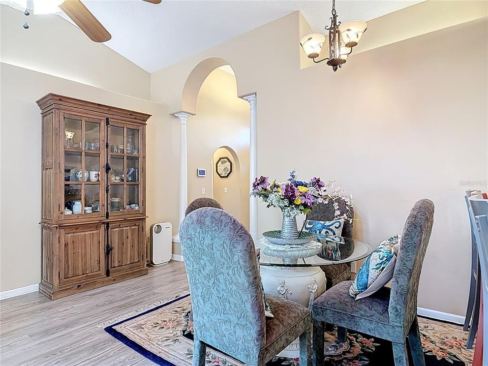 Activo con contrato: $320,000 (3 camas, 2 baños, 1332 Pies cuadrados)