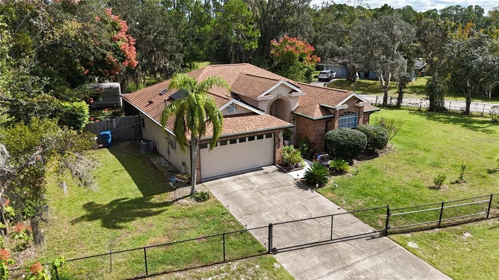 Activo con contrato: $320,000 (3 camas, 2 baños, 1332 Pies cuadrados)