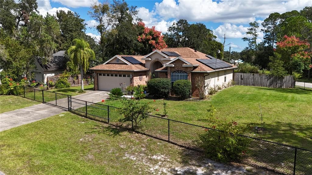 Activo con contrato: $320,000 (3 camas, 2 baños, 1332 Pies cuadrados)