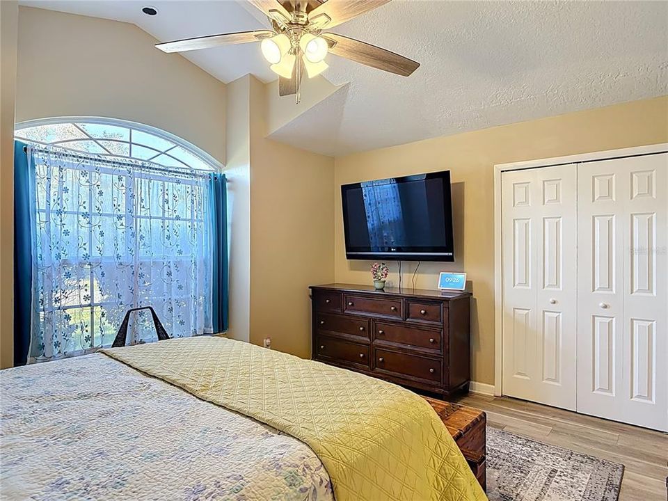 Activo con contrato: $320,000 (3 camas, 2 baños, 1332 Pies cuadrados)