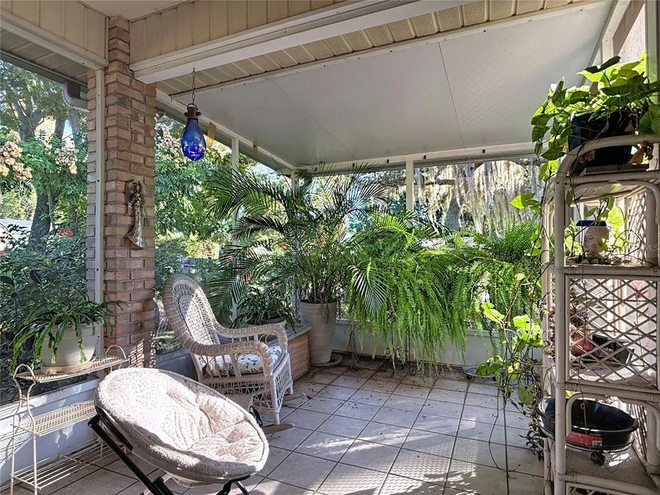 Activo con contrato: $320,000 (3 camas, 2 baños, 1332 Pies cuadrados)