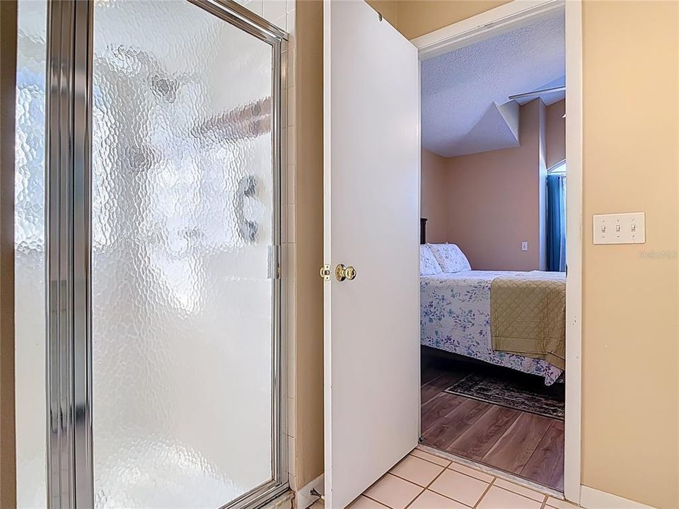 Activo con contrato: $320,000 (3 camas, 2 baños, 1332 Pies cuadrados)