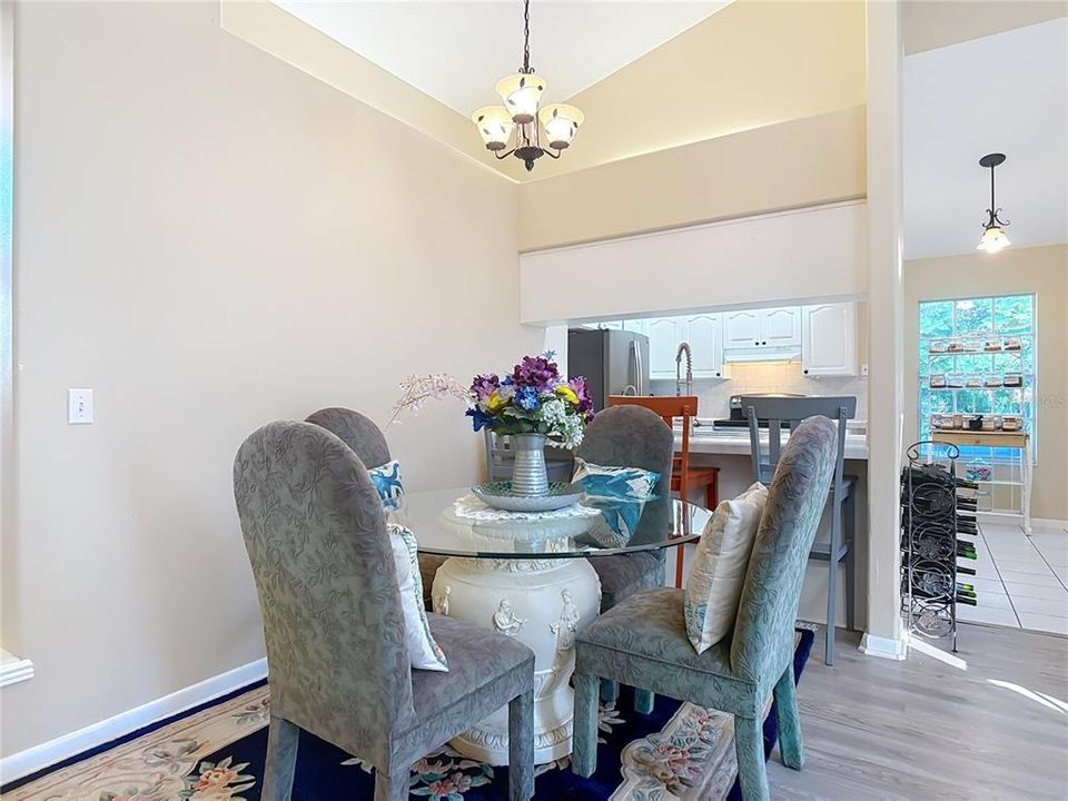 Activo con contrato: $320,000 (3 camas, 2 baños, 1332 Pies cuadrados)