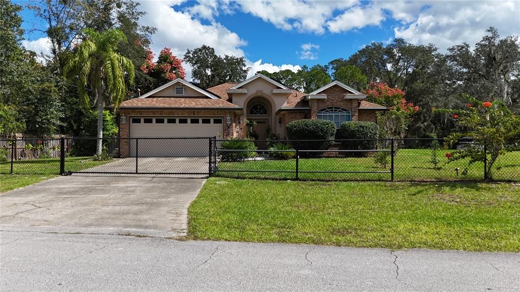 Activo con contrato: $320,000 (3 camas, 2 baños, 1332 Pies cuadrados)