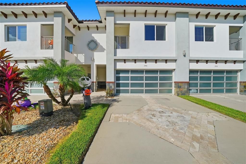 Recently Sold: $400,000 (3 beds, 2 baths, 2281 Square Feet)