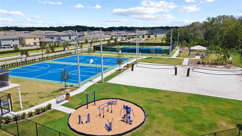 合同活跃: $427,473 (4 贝兹, 3 浴室, 2205 平方英尺)