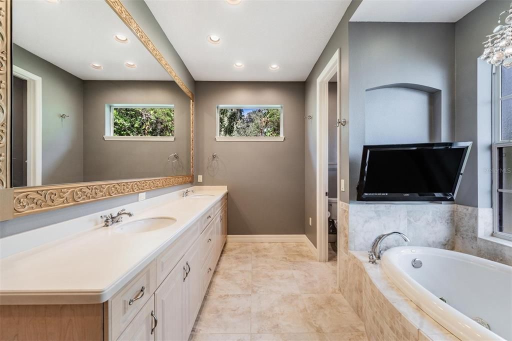 待售: $1,015,000 (5 贝兹, 3 浴室, 3694 平方英尺)