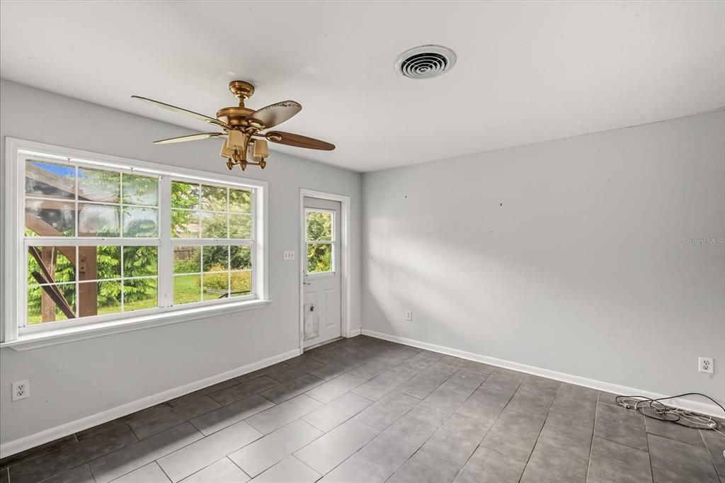 待售: $362,000 (3 贝兹, 2 浴室, 2108 平方英尺)