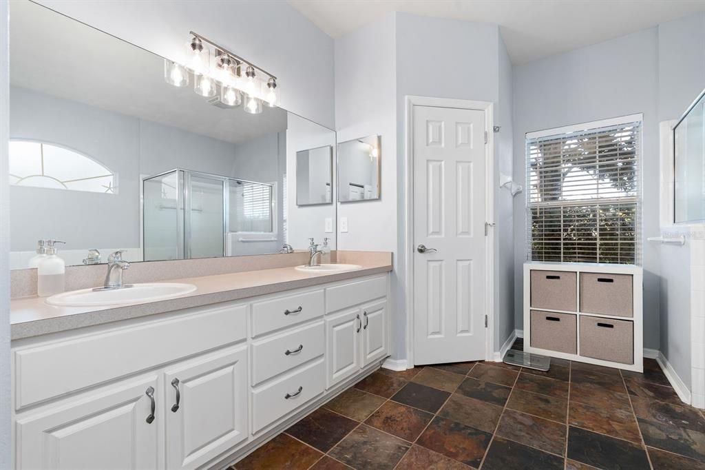 For Sale: $499,900 (5 beds, 3 baths, 2803 Square Feet)