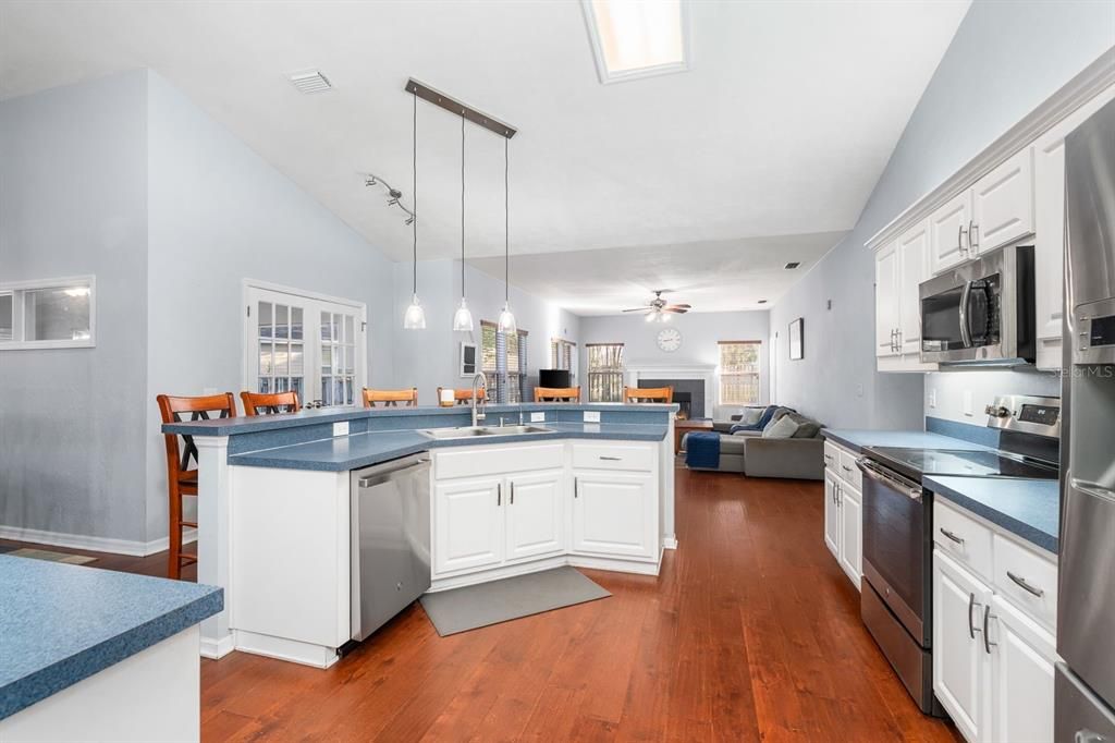 For Sale: $499,900 (5 beds, 3 baths, 2803 Square Feet)