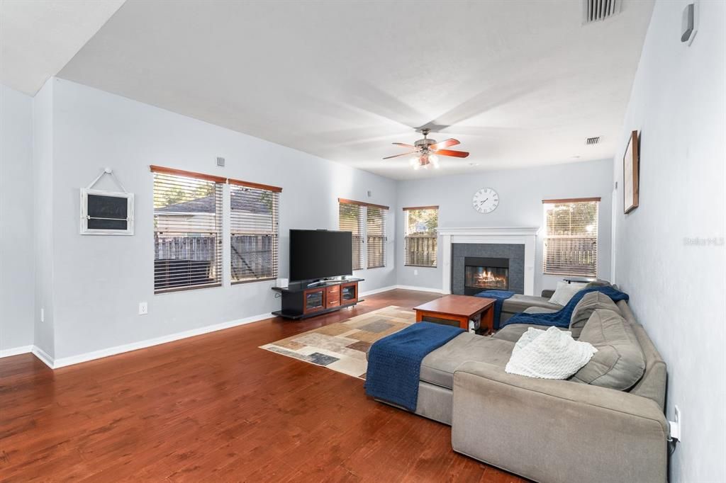 For Sale: $499,900 (5 beds, 3 baths, 2803 Square Feet)