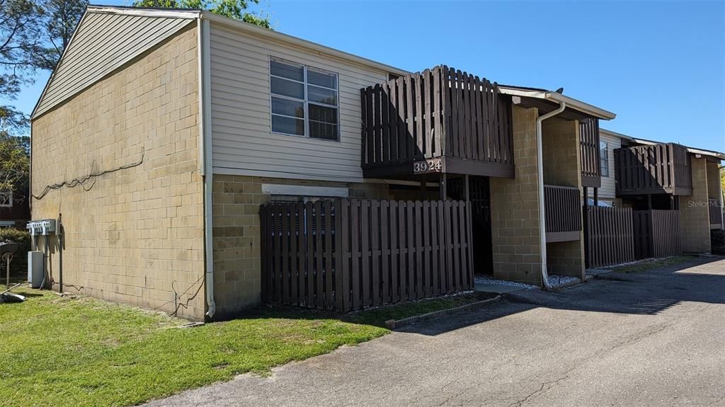 出租: $1,250 (2 贝兹, 1 浴室, 900 平方英尺)