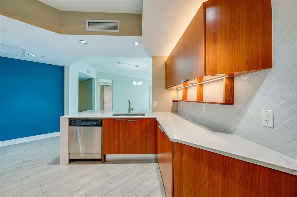 На продажу: $399,000 (2 спален, 2 ванн, 1843 Квадратных фут)