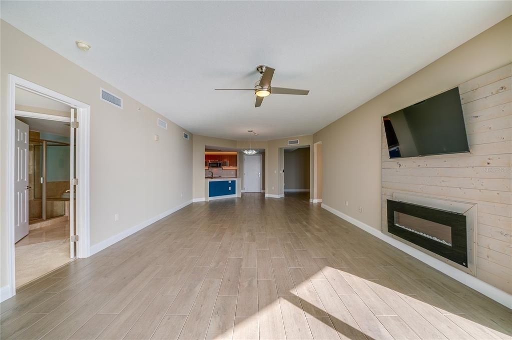 На продажу: $399,000 (2 спален, 2 ванн, 1843 Квадратных фут)