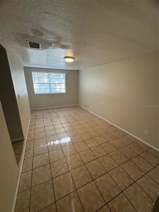 Под контрактом: $1,999 (3 спален, 1 ванн, 917 Квадратных фут)