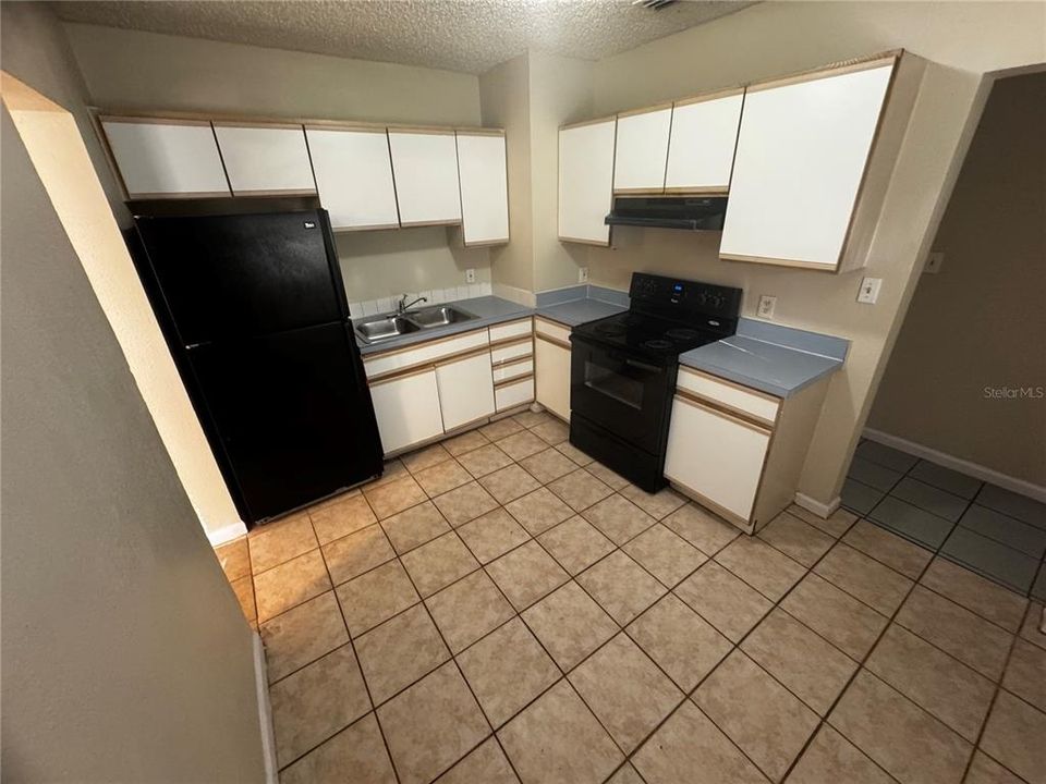 Под контрактом: $1,999 (3 спален, 1 ванн, 917 Квадратных фут)