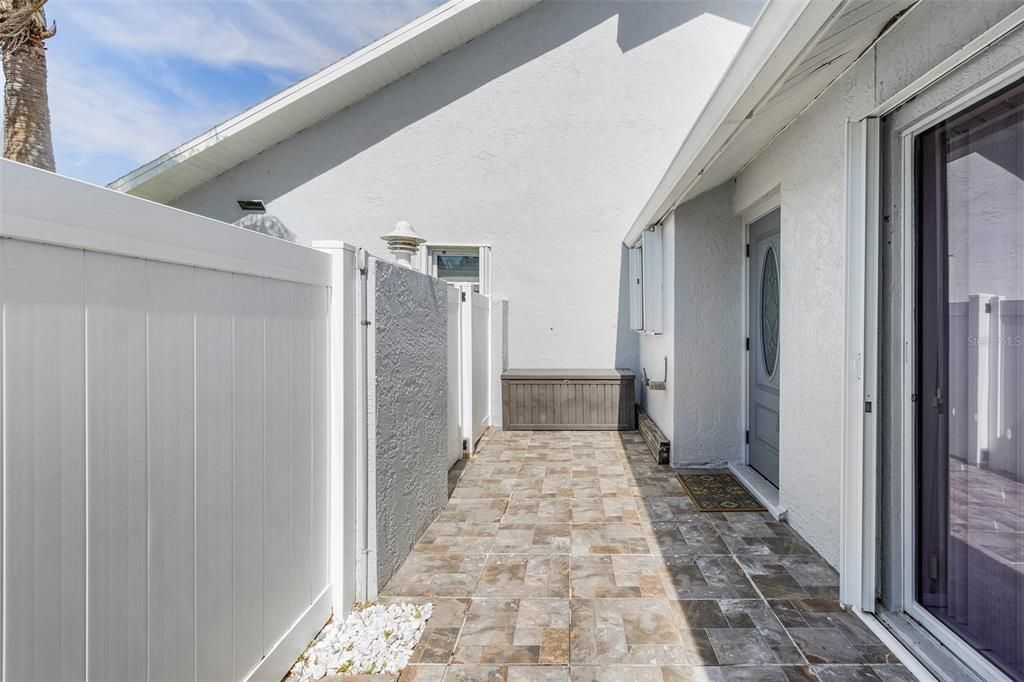 For Sale: $215,000 (2 beds, 2 baths, 1154 Square Feet)