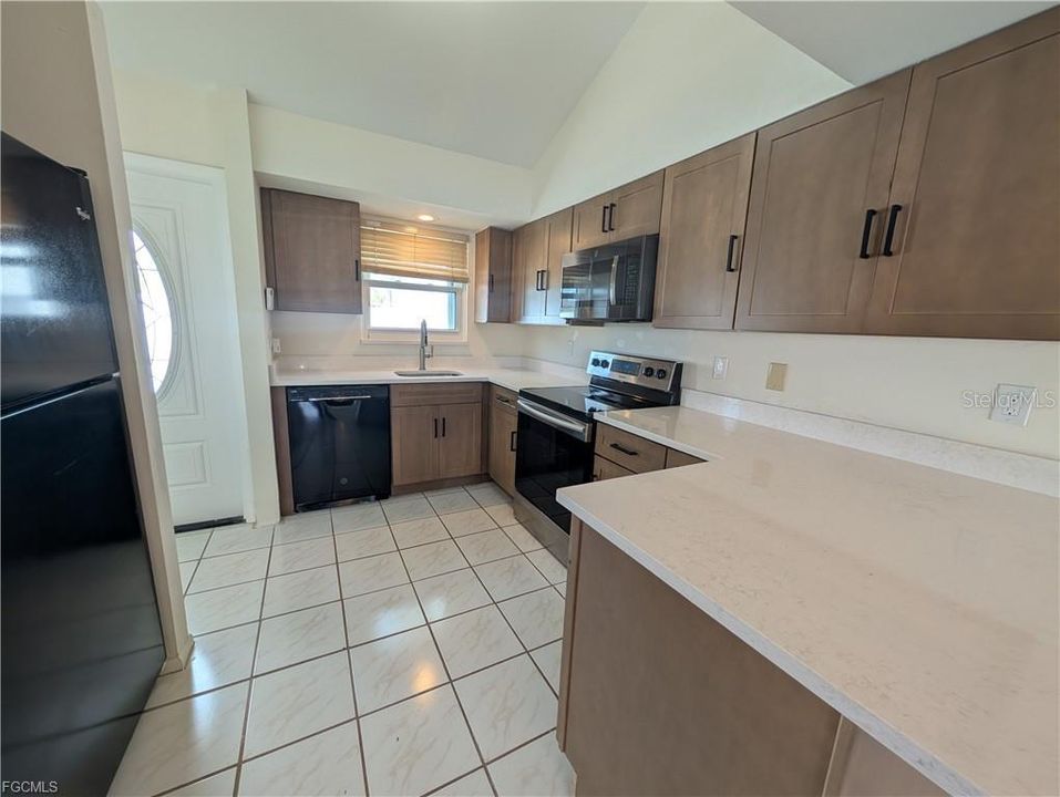 For Sale: $215,000 (2 beds, 2 baths, 1154 Square Feet)