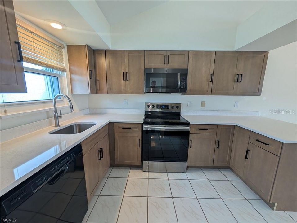 For Sale: $215,000 (2 beds, 2 baths, 1154 Square Feet)