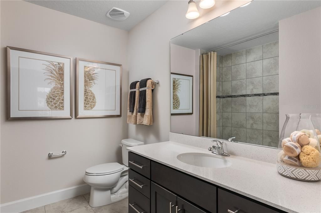 Activo con contrato: $352,665 (3 camas, 2 baños, 2147 Pies cuadrados)