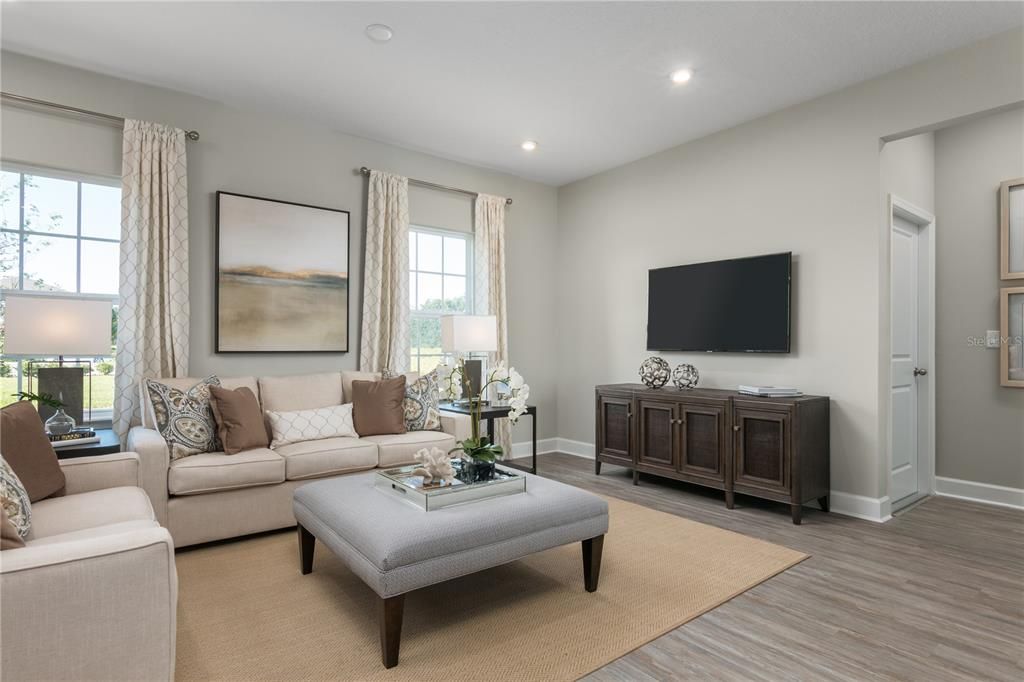 Activo con contrato: $352,665 (3 camas, 2 baños, 2147 Pies cuadrados)