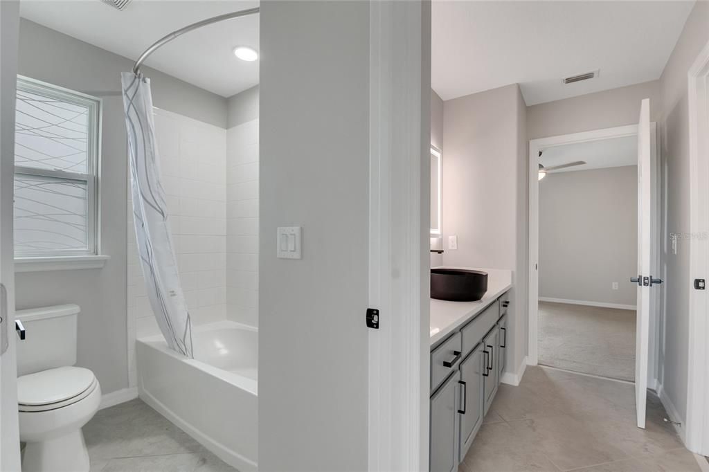 For Rent: $3,200 (3 beds, 2 baths, 2146 Square Feet)