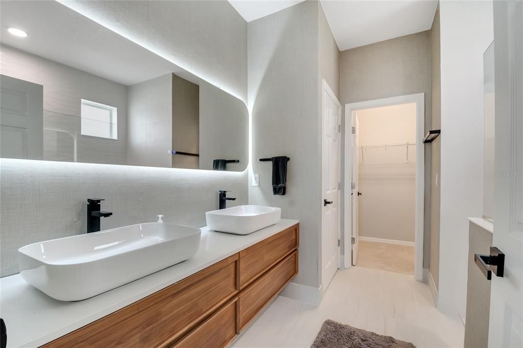 For Rent: $3,200 (3 beds, 2 baths, 2146 Square Feet)