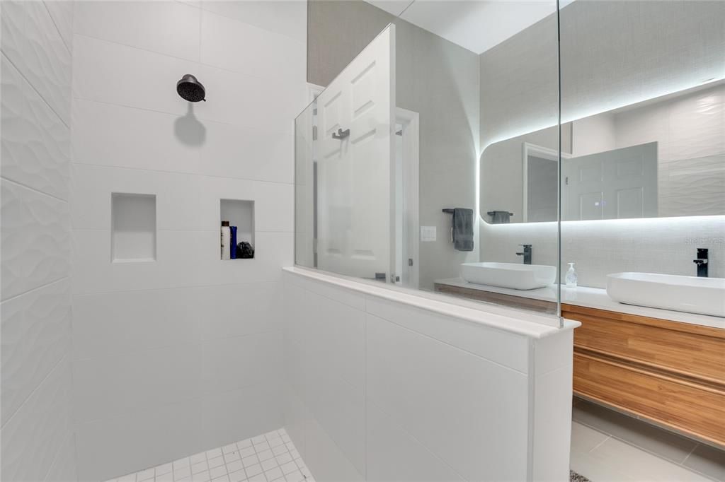 For Rent: $3,200 (3 beds, 2 baths, 2146 Square Feet)