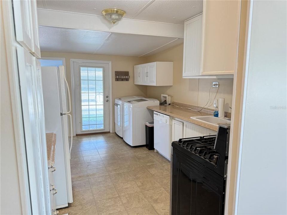 For Sale: $110,000 (2 beds, 2 baths, 1181 Square Feet)