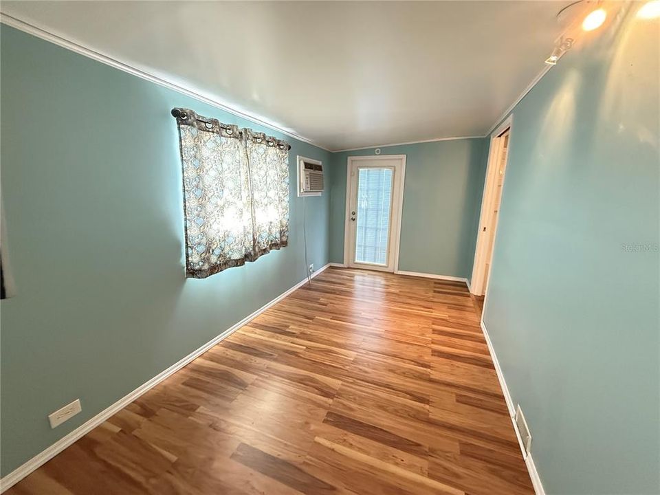 For Sale: $110,000 (2 beds, 2 baths, 1181 Square Feet)