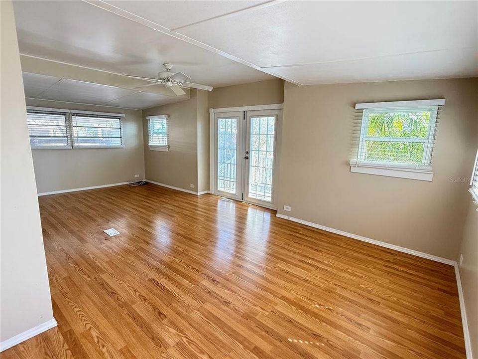 For Sale: $110,000 (2 beds, 2 baths, 1181 Square Feet)