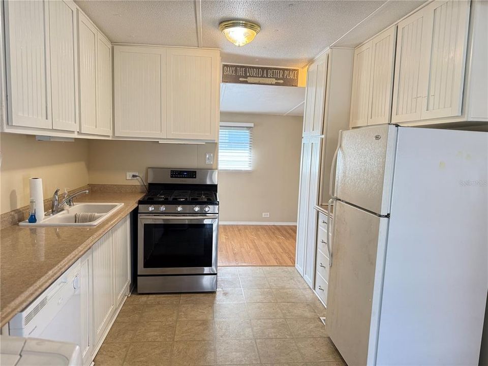 For Sale: $110,000 (2 beds, 2 baths, 1181 Square Feet)