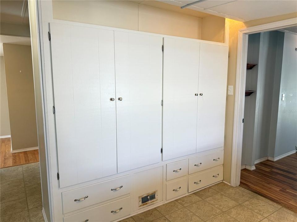 For Sale: $110,000 (2 beds, 2 baths, 1181 Square Feet)