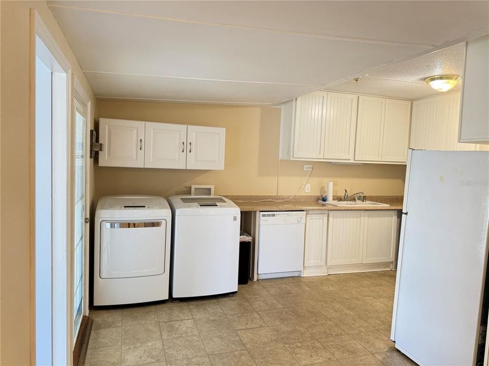 For Sale: $110,000 (2 beds, 2 baths, 1181 Square Feet)