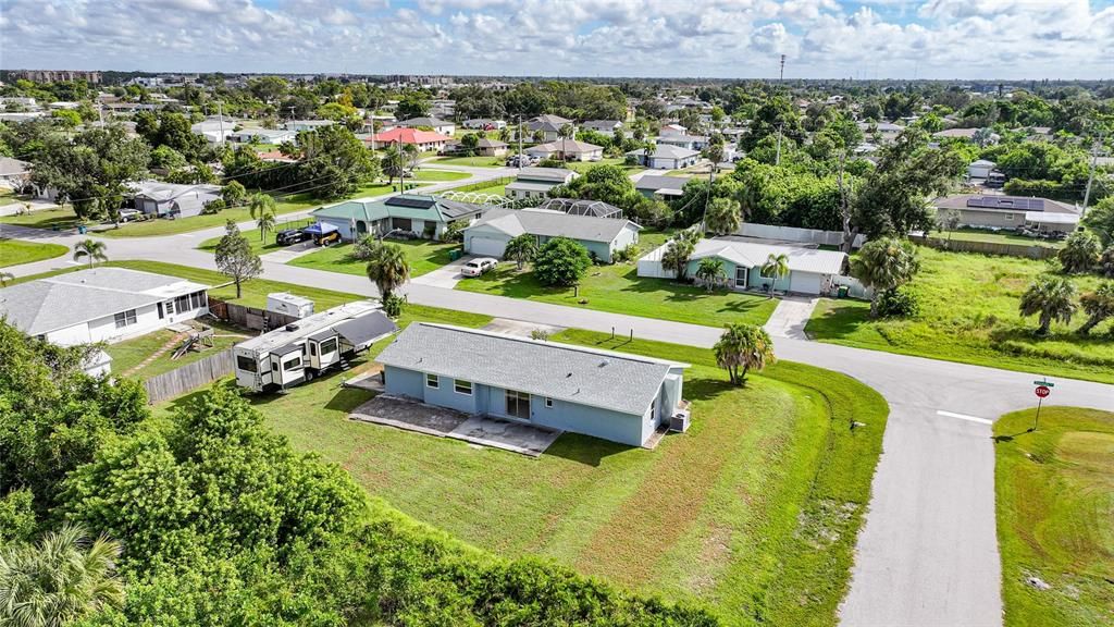 Под контрактом: $221,900 (2 спален, 2 ванн, 1200 Квадратных фут)